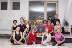 Освоение базовых последовательностей Ишвара-йоги 